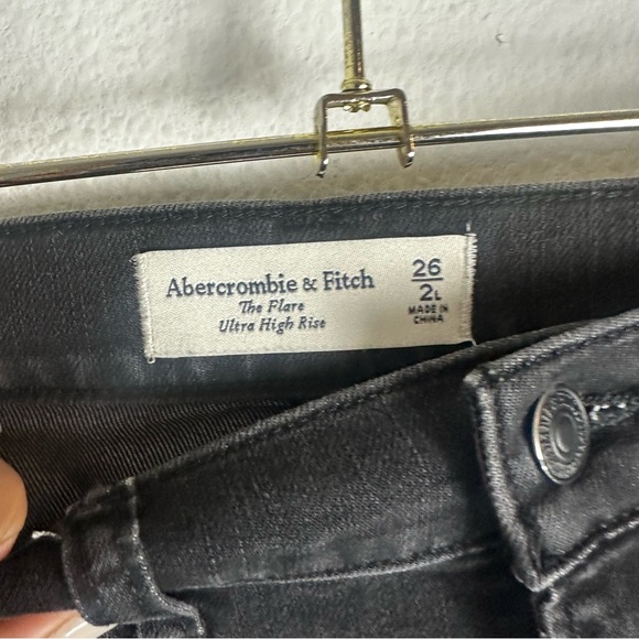 Abercrombie & Fitch The Flare Ultra High Rise Black Bell Bottom Jeans Size 2L - Picture 3 of 4